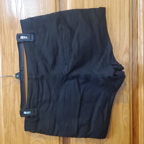 Black Shorts with buttons - Picture 3 of 5